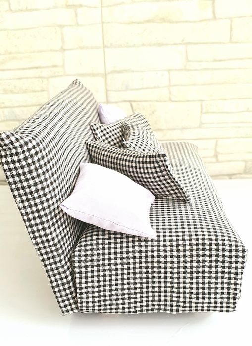 Мини диван за кукла Барби ръчна изработка