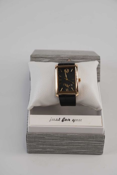 Erkaklar soati.  Gerb  va O'zbekiston xaritasi tushurilgan soat