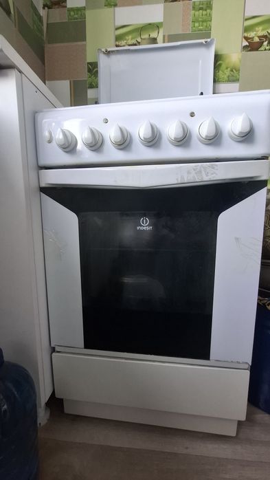 Продам газовую плиту