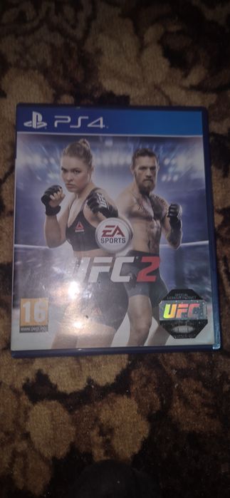 Vând UFC2 play station 4