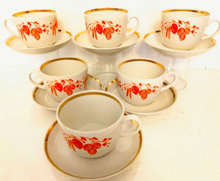 Сервиз.Руски порцелан.Златен кант,,Вербилки,,Състояние-перфектен.