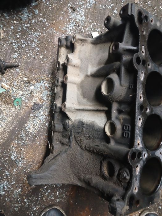 Блок двигателя Мазда 323 объем 1,3 на В3 двигатель