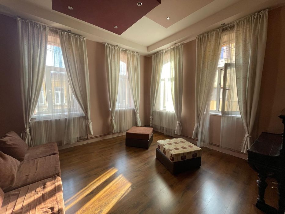 3 camere în vilă interbelică –83 mp cu loc de parcare