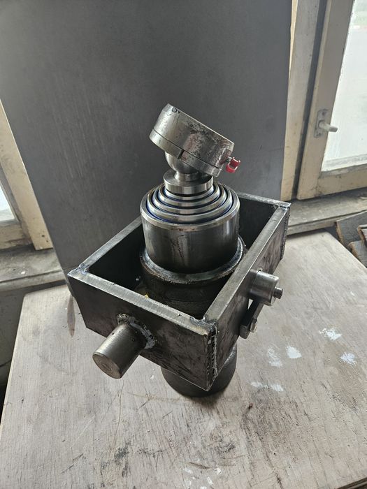 Cilindru hidraulic 6 tone 5 trepte cu suport