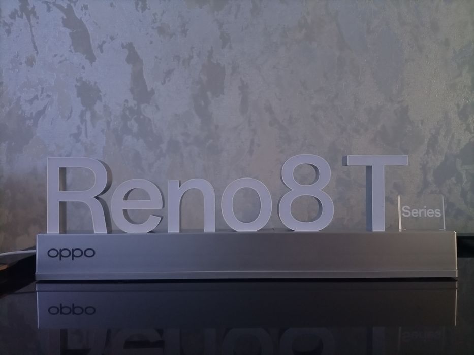 Reno 8T yozuvli yonib turuvchi aksesuar