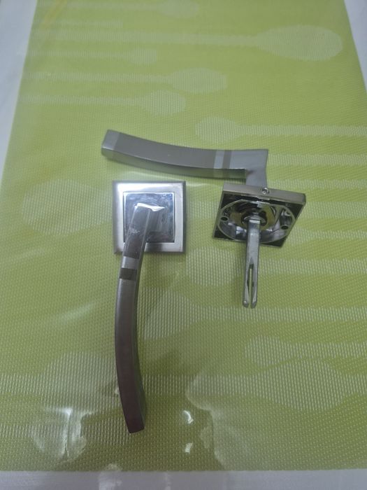 Продам ручки дверные 5 пар