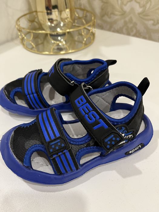 Продам новые сандали