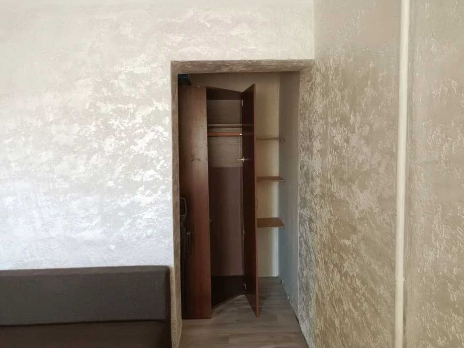 Срочно продам 1 ком кв. в центре  города