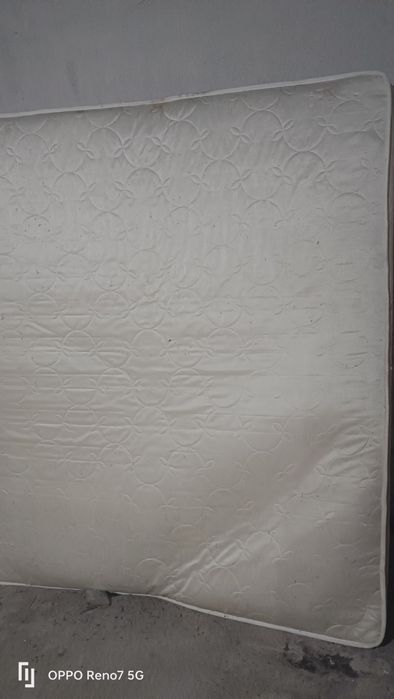 Продам матрац в хорошем состояний