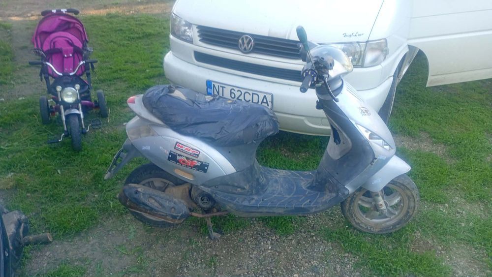 Vând Piaggio zip