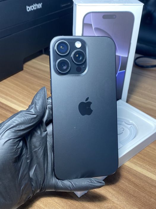 iPhone 16 Pro Max • 256 GB • Black Titanium