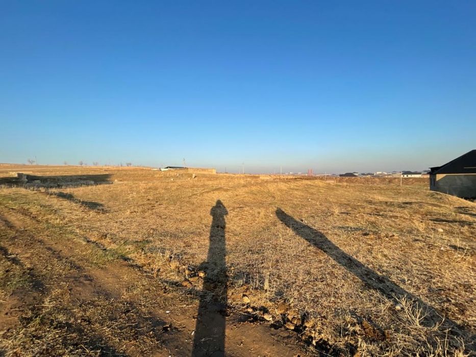 Участок с времянкой район Туран