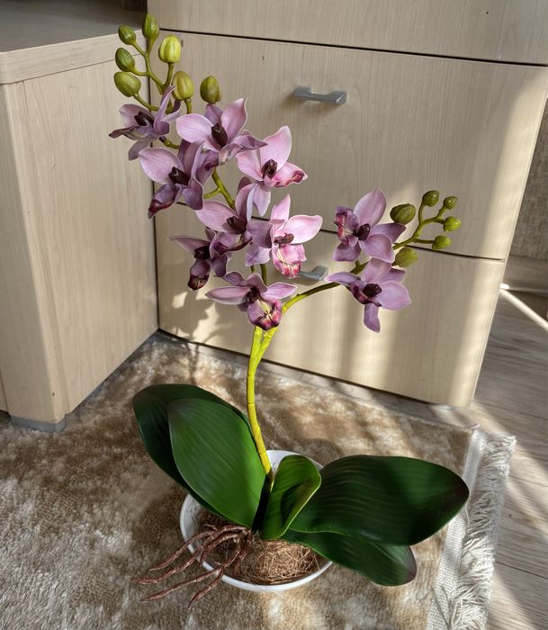 Искусственная орхидея для интерьера