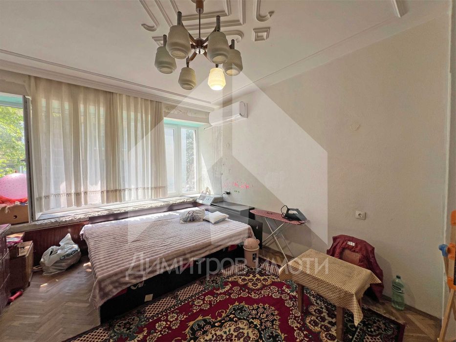 Продава апартамент 111 м2 в тухлена жилищна кооперация център.