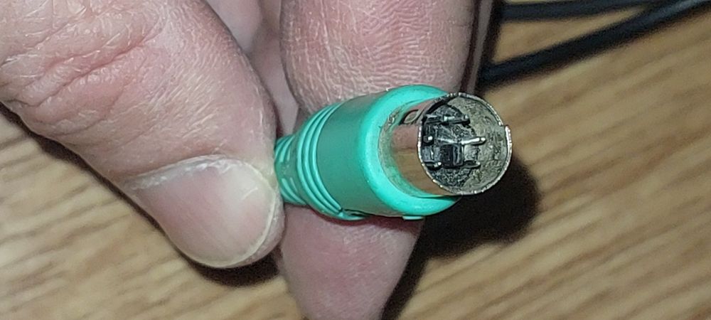 Продам проводную мышь