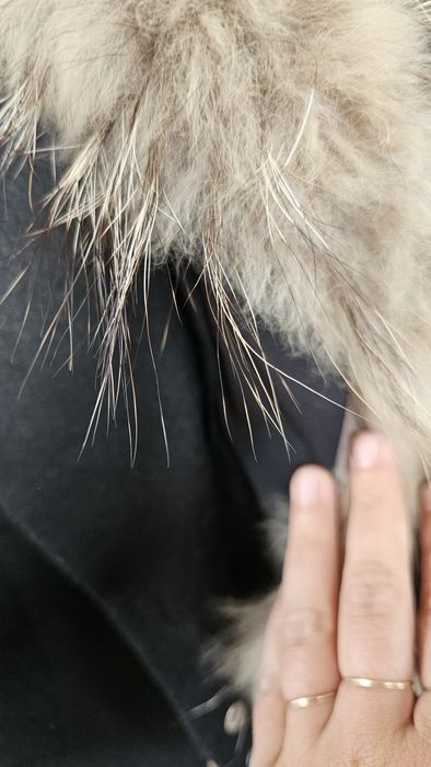 Елегантно палто с естествена кожа