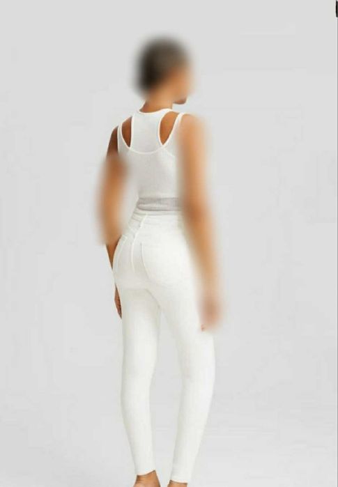 4"Bershka",Чёрн,Бел,Jeans Новые