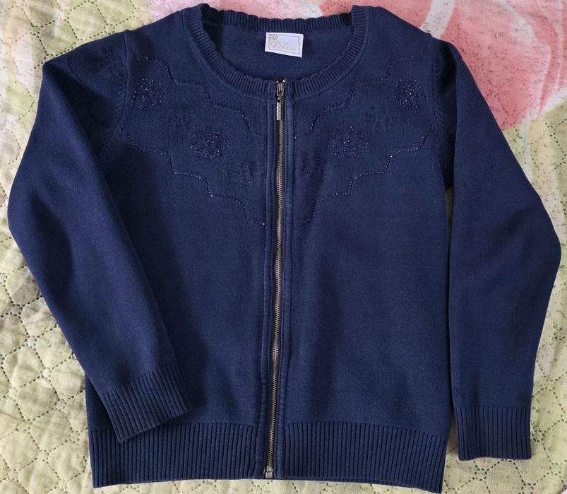 Продам школьную форму блузки, юбка, кофта