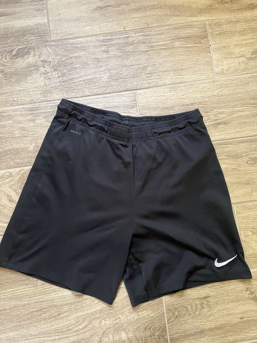 Детски спортни шорти Nike Dri-FIT / Размер XL / Черни