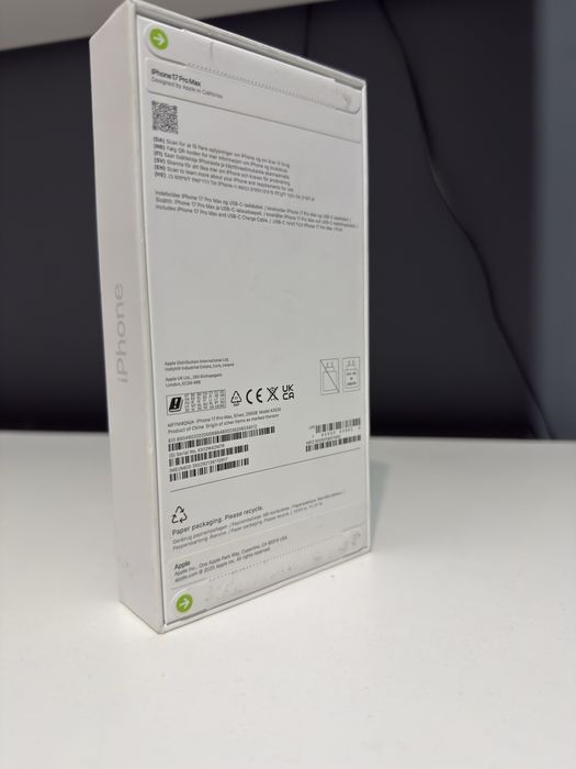 НЕРАЗПЕЧАТАН!!! iphone 17 pro max 256 silver