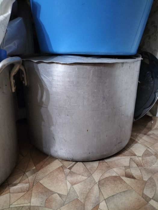 Продам кастрюлю 40 литров