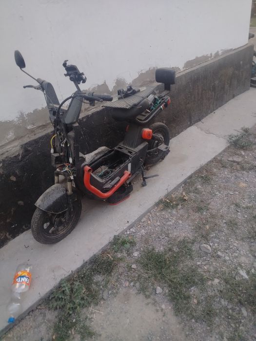 Продам скутер на запчасти все есть