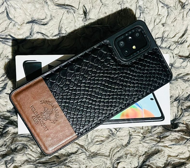 SAMSUNG A71.           •