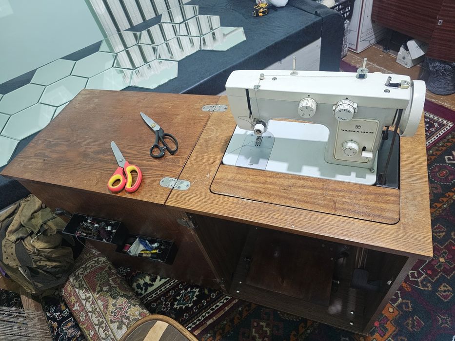 Швейная машина чайка 142м