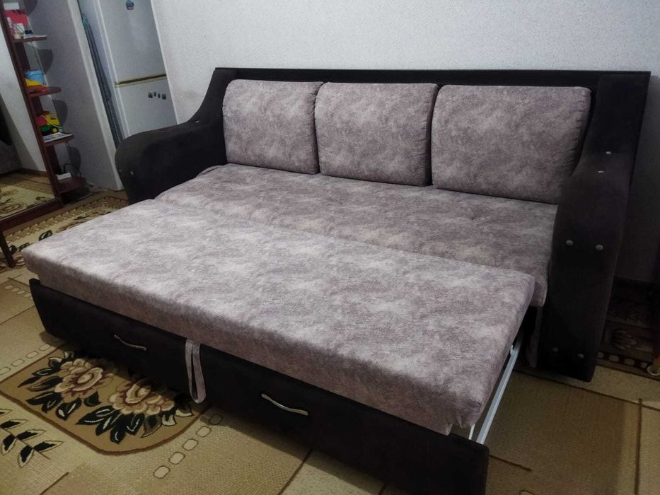 Продам диван Смарт - трансформер со столом