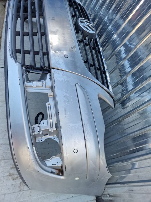 Bara fata cu senzori parcare si grila mare  Vw Touran facelift