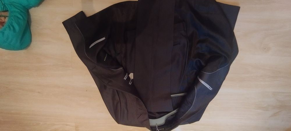 Пиджаки и брюки .