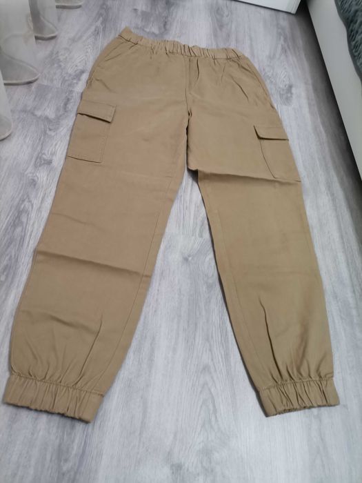 Pantaloni talie înaltă stil camo H&M