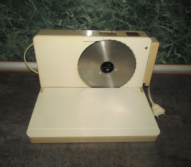 Електрическа машина за рязане на колбаси, хляб, сирена Bosch