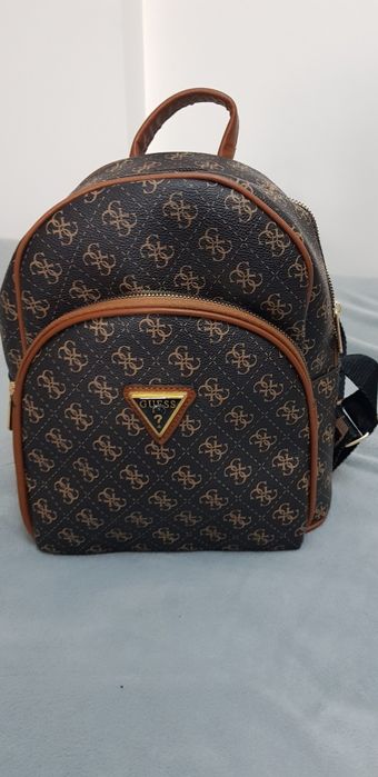 Vind rucsac damă Guess nou.