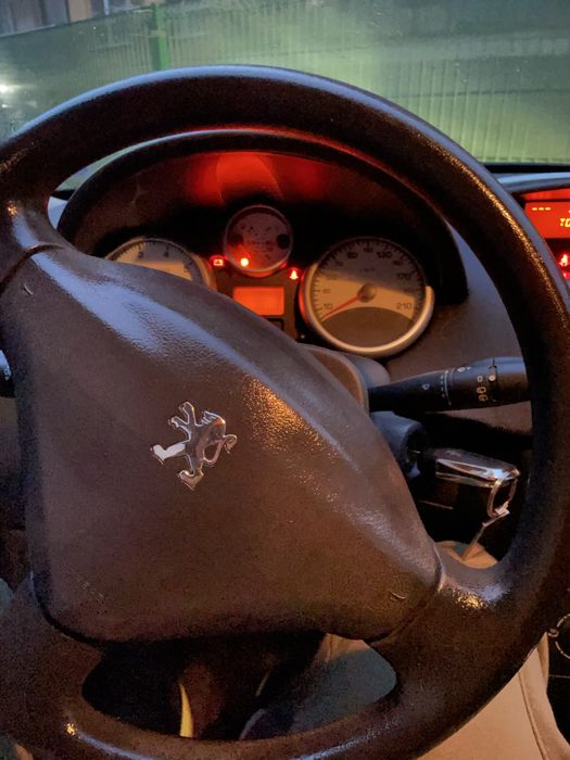 Пежо 207 с единствен собственик за България