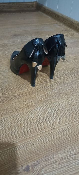 Уги босоножки туфли