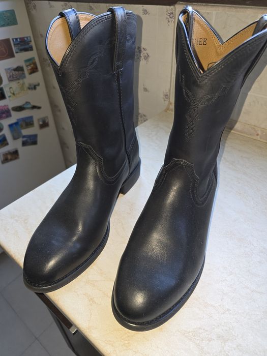 Продавам черни каубойски ботуши Ariat номер 45.5 (11.5 US)