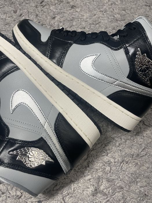Air Jordan 1 Mid "Black Metallic Silver"