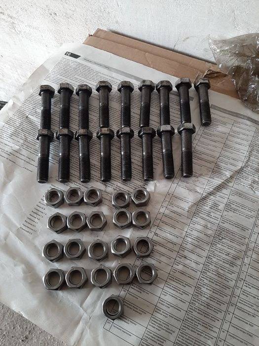 Новые болты с гайками для задвижек