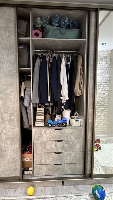 Большой шкаф с прихожкой