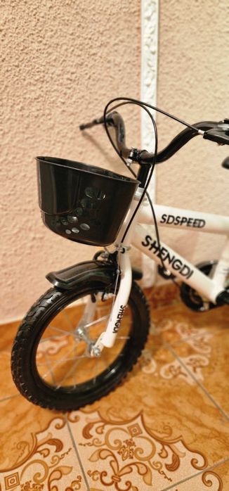 Bicicleta 4-6 ani noua