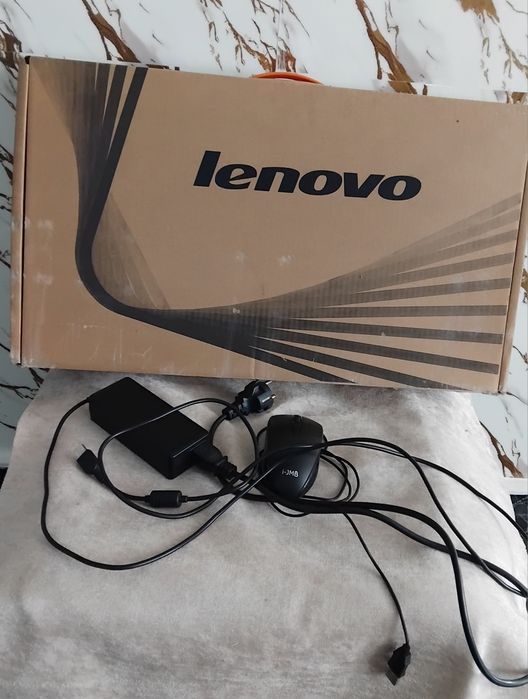 Продавам Lenovo G700 17.3" – 8GB RAM, Windows 10, много запазен