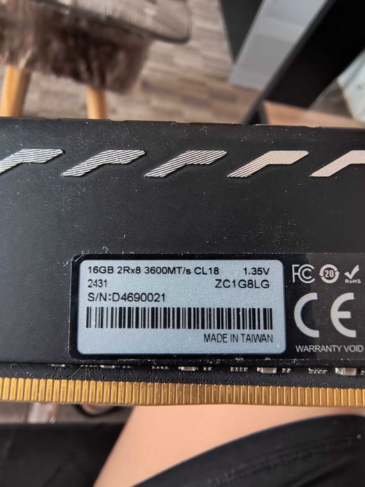 vand 32 Gb (2x16Gb) DDR4 , utilizat