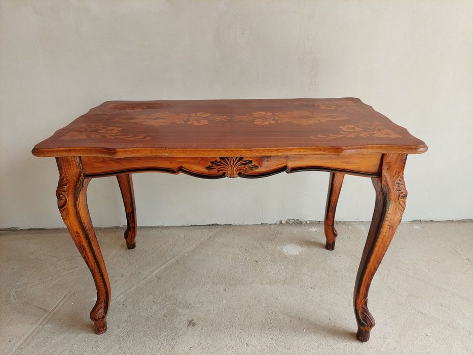 Masuta veche din lemn  masiv