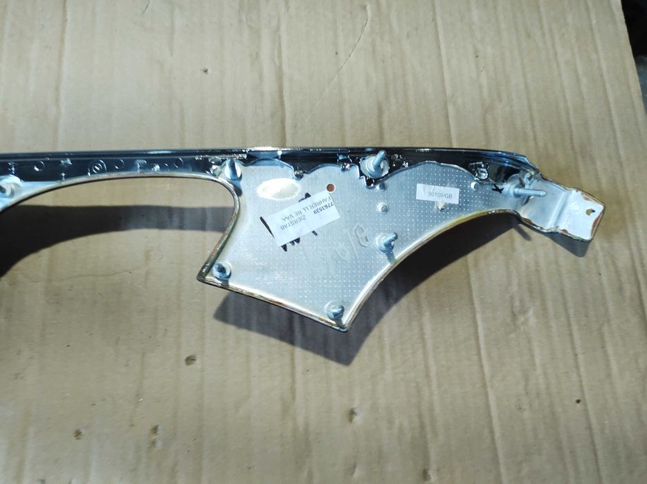 Декоративна Лайсна Предна Дясна Врата Mercedes E class W211 V6 Tmodel