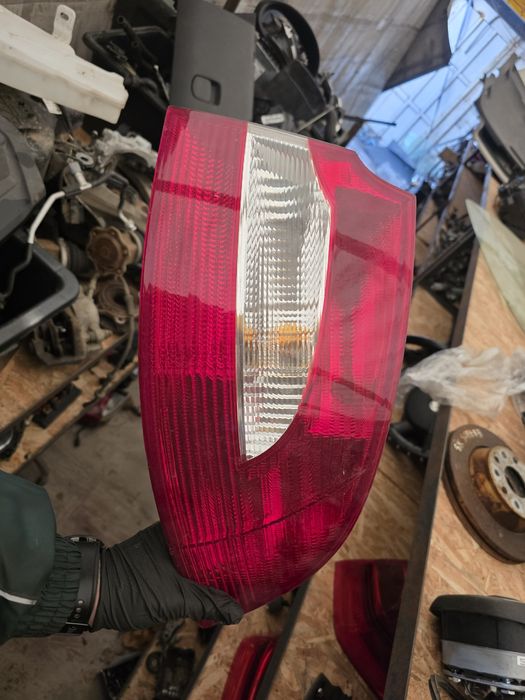 Stop Dreapta Skoda Superb Tripla Dreapta Skoda Superb