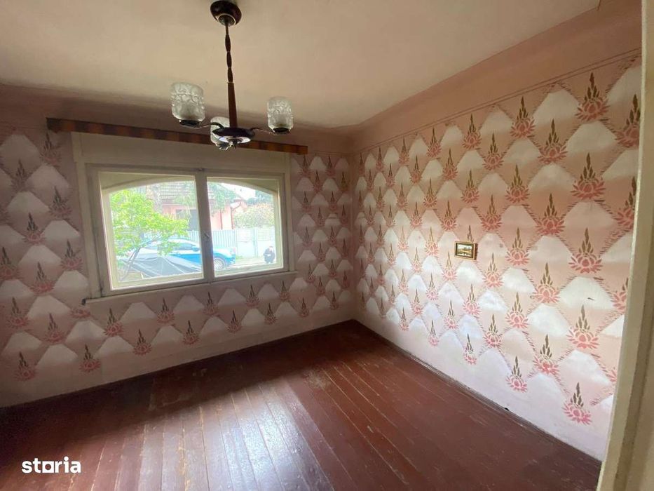 Vand apartament in vila, in zona Decebal