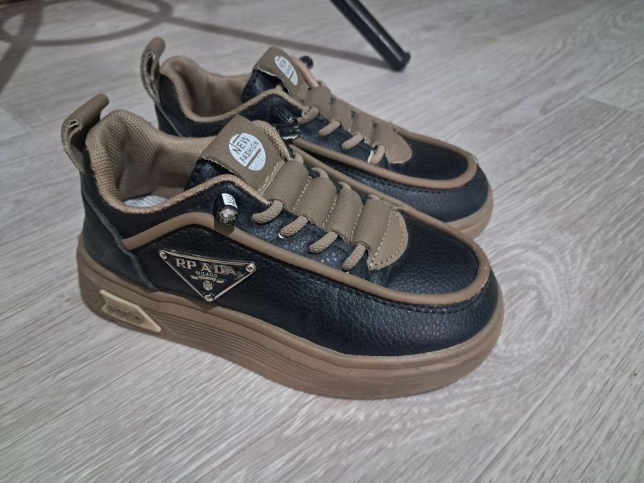 Детская обувь 2000  тенге