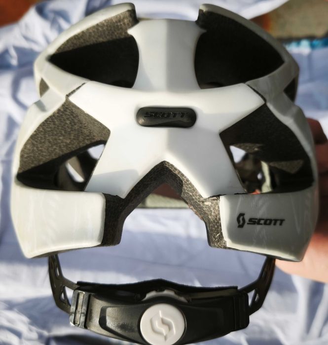 Продавам каска за велосипед SCOTT GROOVE II white-mat размер М