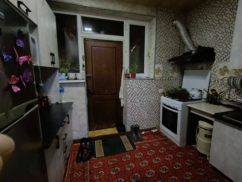Мирзо Улугбек массив ттз 4 4/1/4 балкон 2*6 есть ещё огород